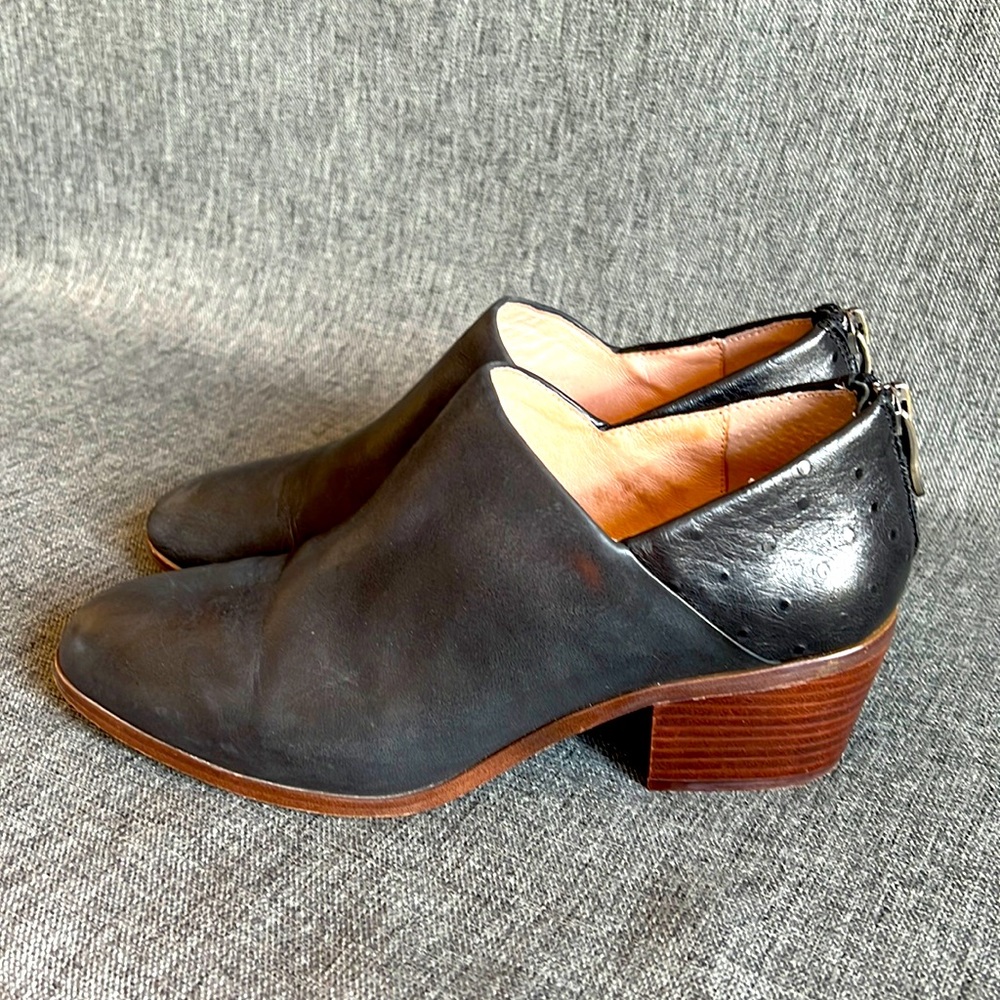 Anthropologie ankle boots w back zip